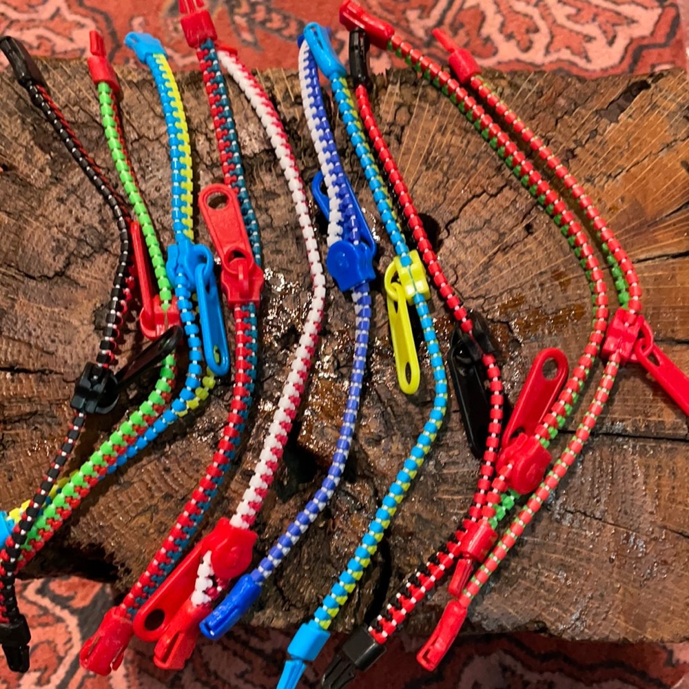 Bundle plastic zipper bracelet